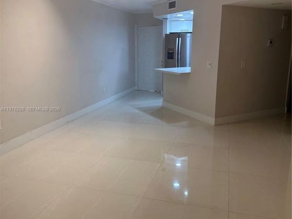 8333 Lake Dr, Unit 307, Doral, FL 33166