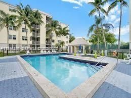 8333 Lake Dr, Unit 307, Doral, FL 33166 Photo