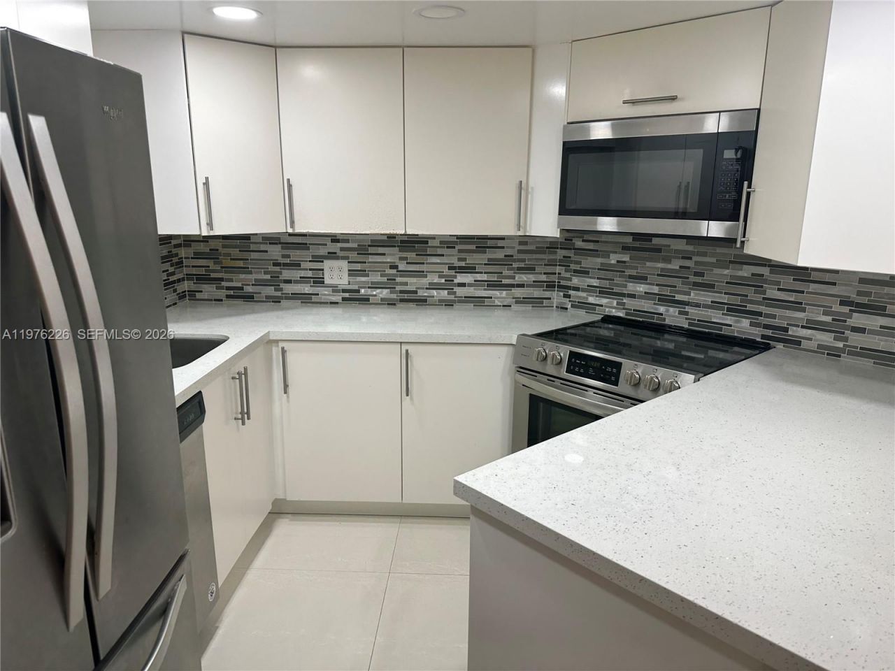 8333 Lake Dr, Unit 307, Doral, FL 33166 Photo