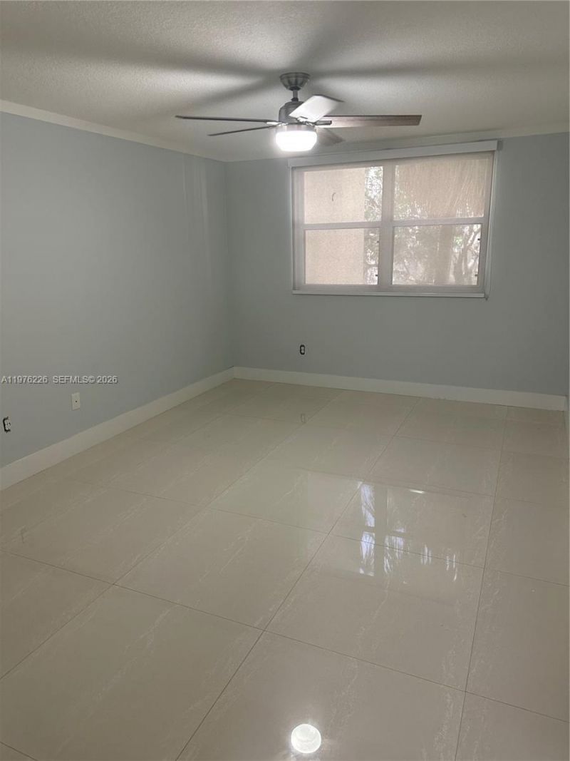 8333 Lake Dr, Unit 307, Doral, FL 33166 Photo