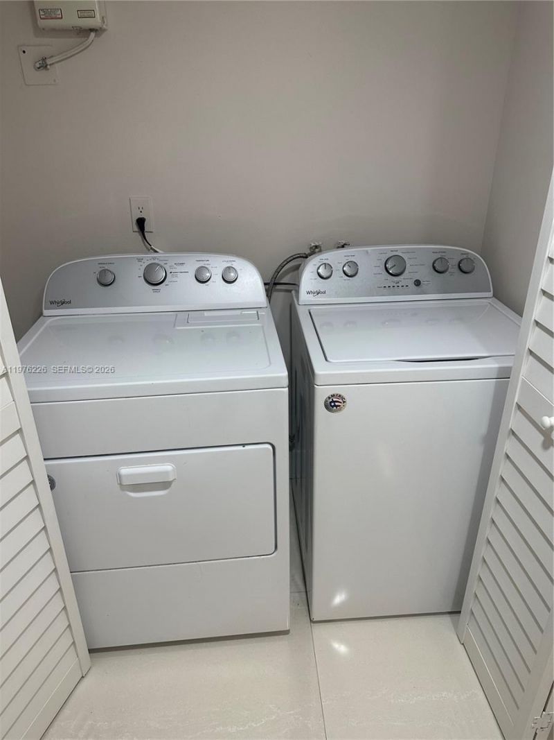 8333 Lake Dr, Unit 307, Doral, FL 33166 Photo