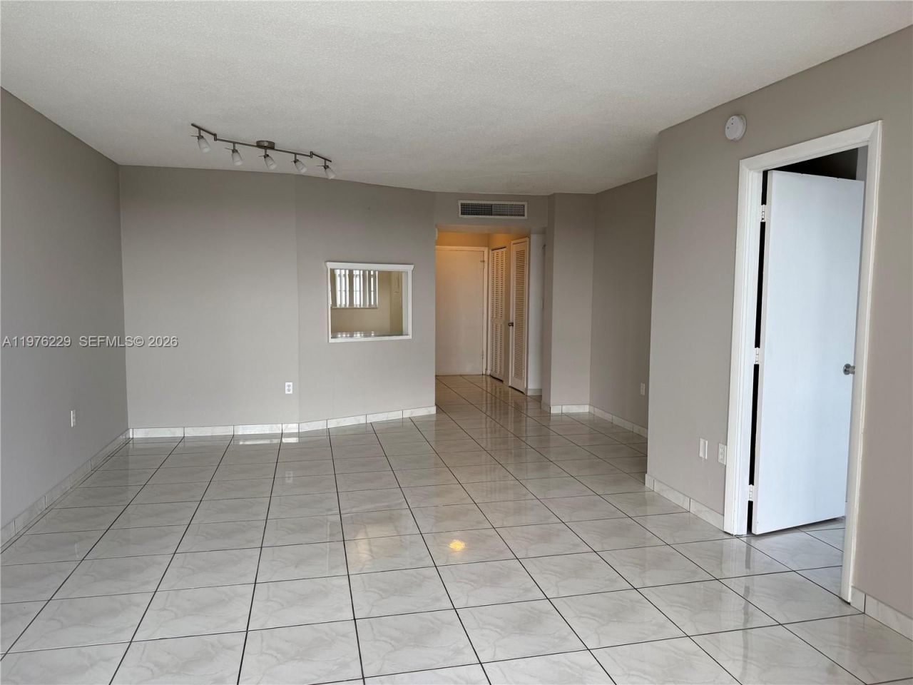 1780 NE 191st St , Unit 806-2, Miami, FL 33179 Photo