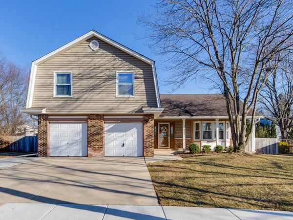 4075 N Parkside Drive, Hoffman Estates, IL 60192