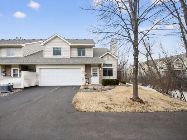 7040 49th Street N, Oakdale, MN 55128