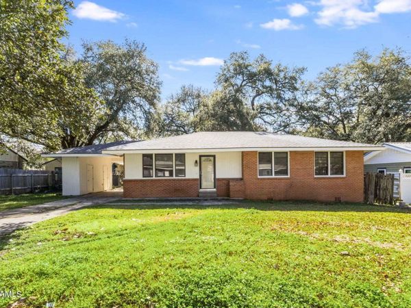 108 Homas Road , Lafayette, LA 70501