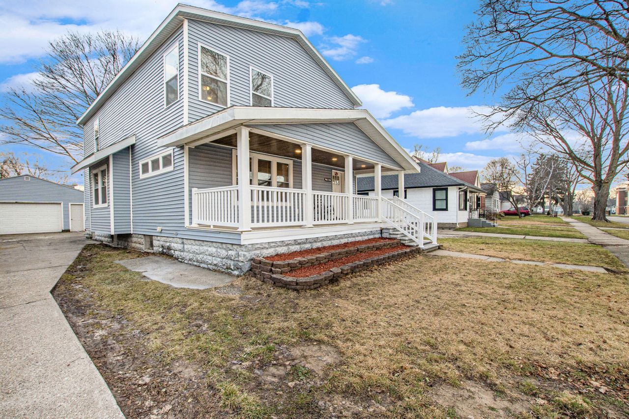 1063 W Forest Avenue, Muskegon, MI 49441 Main Photo