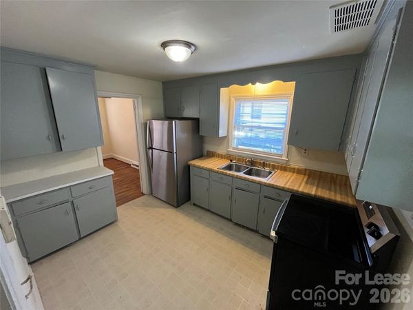 1932 Sandhurst Drive, Charlotte, NC 28205