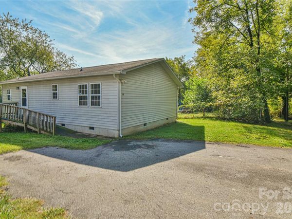 12 Moody Street, Candler, NC 28715