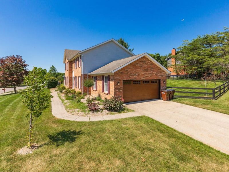 10522 Cheshire Ridge Drive, Florence, KY 41042 Photo 2