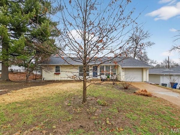 1340 Samoa Drive, St Louis, MO 63126