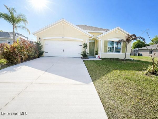 756 Media Terrace , Sebastian, FL 32958