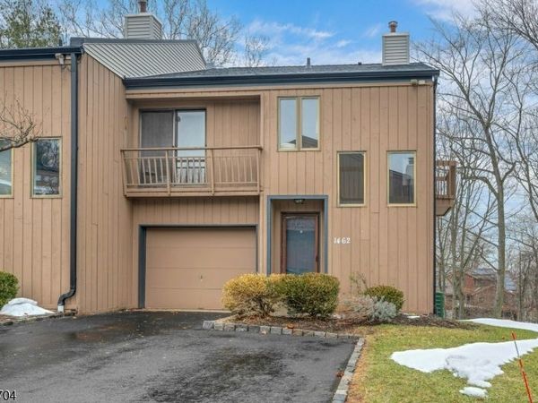 1462 Stephanie Dr, North Caldwell, NJ 07006