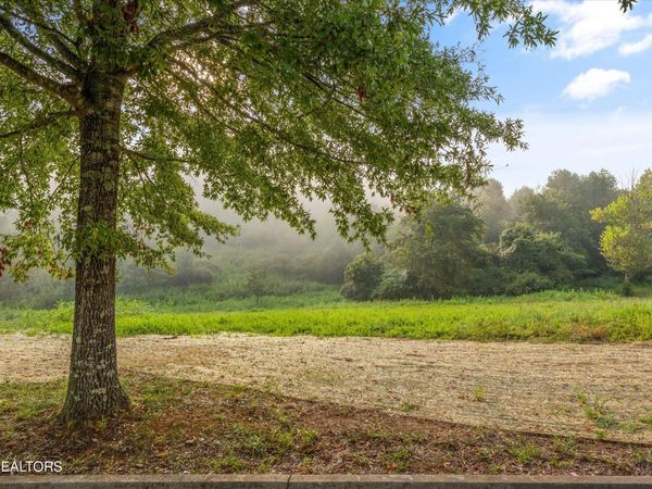 140 E Pineberry Rd, Oak Ridge, TN 37830