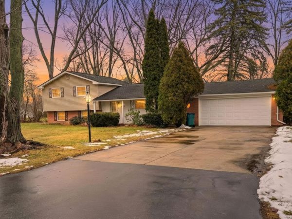 6382 Houghten Drive, Troy, MI 48098