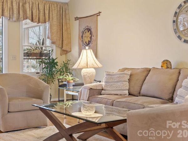 5 Governors Drive , Hendersonville, NC 28791