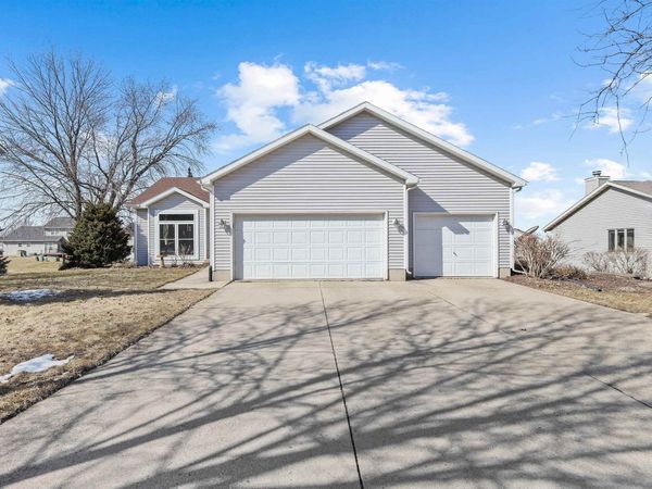 639 N Woods Edge Drive, Oregon, WI 53575