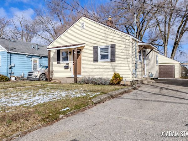 1537 Whiting Street SW, Wyoming, MI 49509