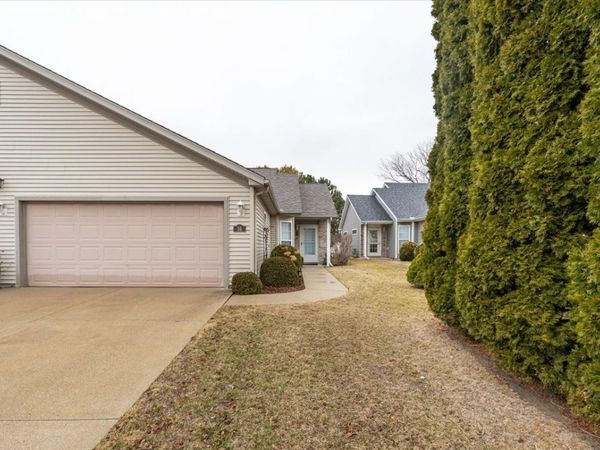 16 Grape Vine Lane, Bloomington, IL 61704