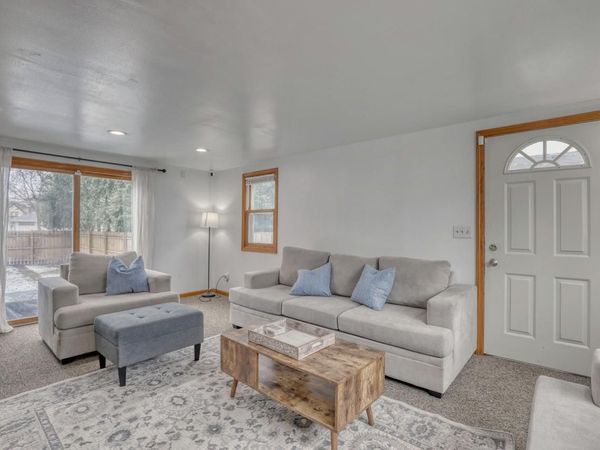 4857 N Navajo AVENUE, Glendale, WI 53217