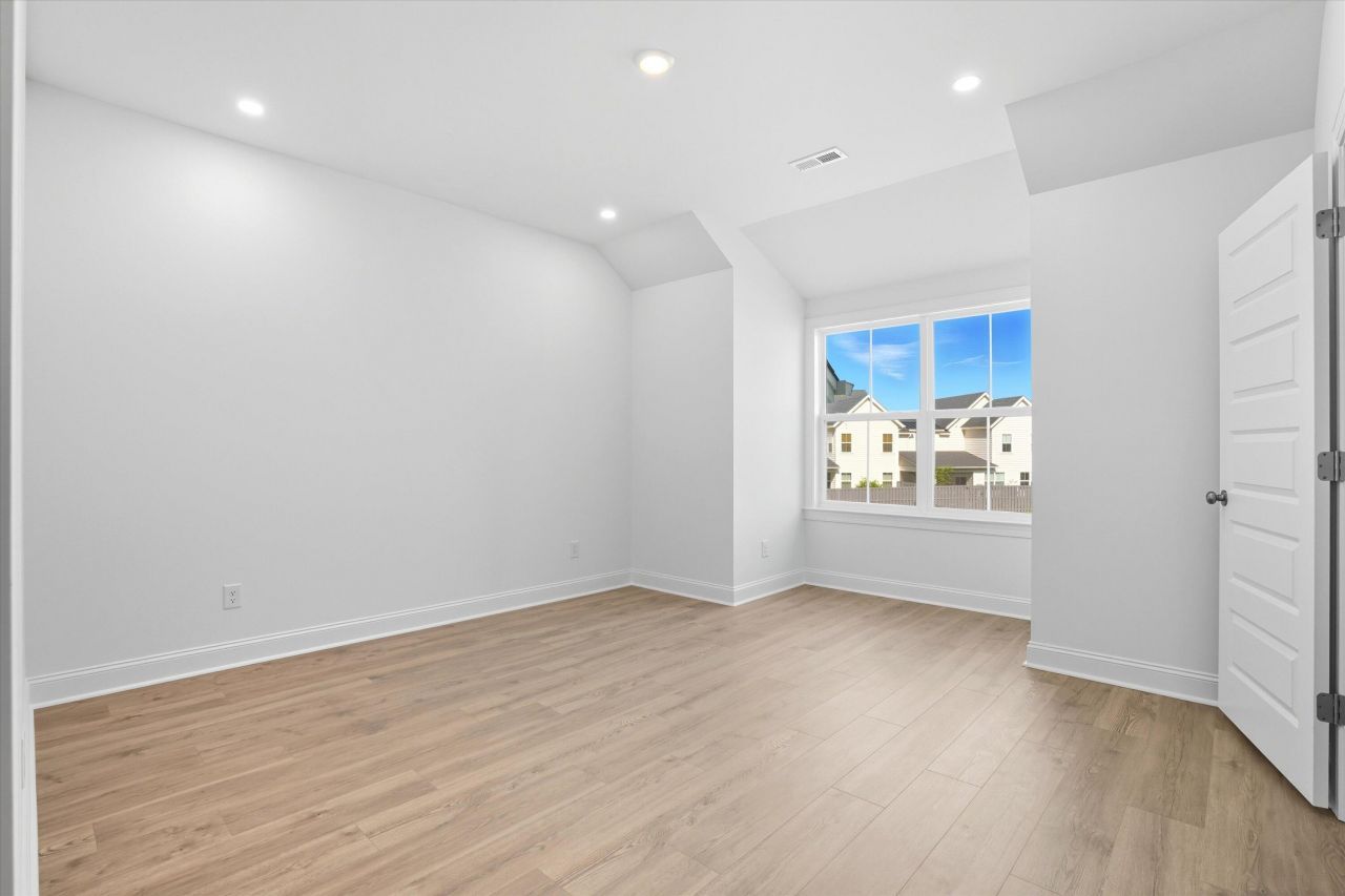 536 Hayes Pk Boulevard Photo 10