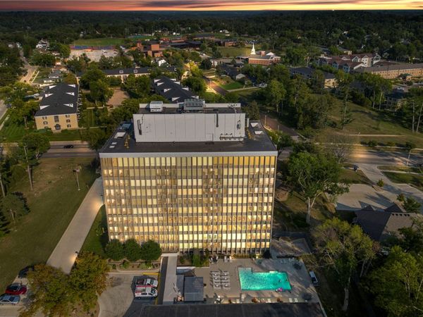 2222 1st Avenue NE, Unit 303, Cedar Rapids, IA 52402