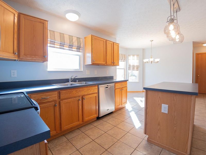 1899 Sunny Creek Court, Grove City, OH 43123 Photo 10