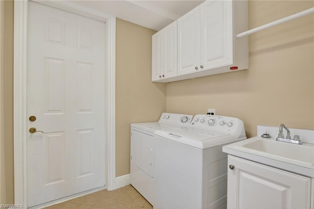 3735 Montreux Ln, Unit Bldg 4-102, Naples, FL 34114 Photo