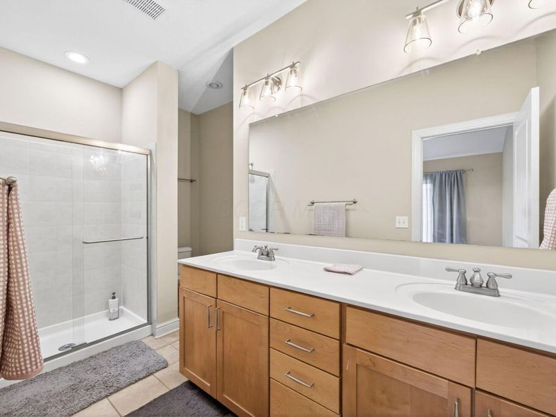 1395 Upper Green Circle, Columbus, OH 43212 Photo 12