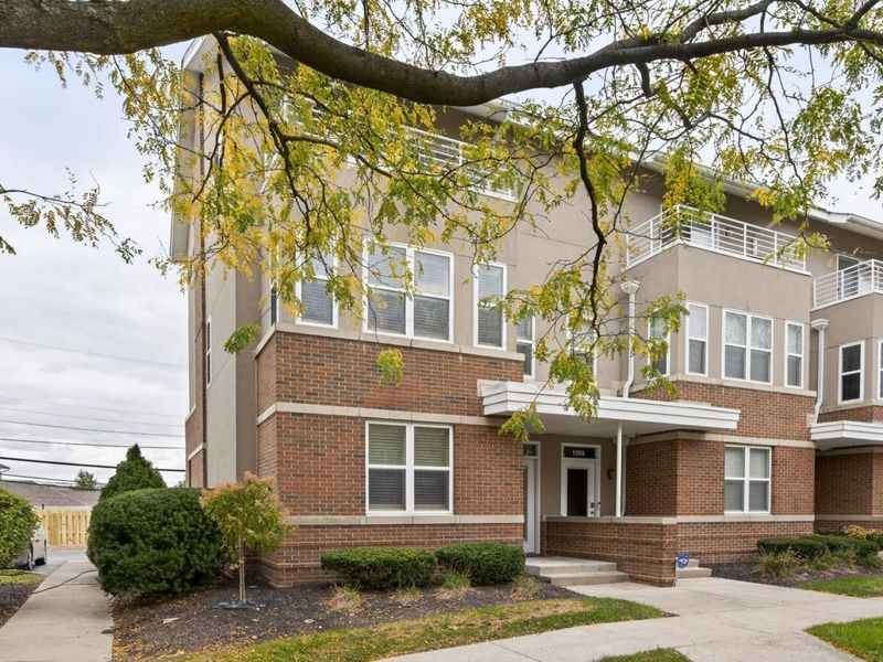 1395 Upper Green Circle, Columbus, OH 43212 Photo 2