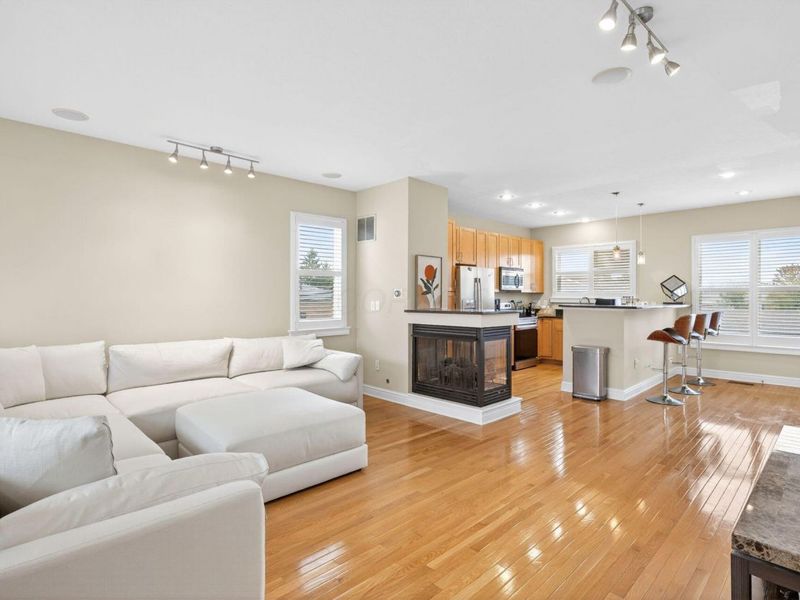 1395 Upper Green Circle, Columbus, OH 43212 Photo 4