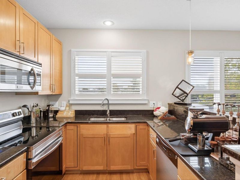 1395 Upper Green Circle, Columbus, OH 43212 Photo 8