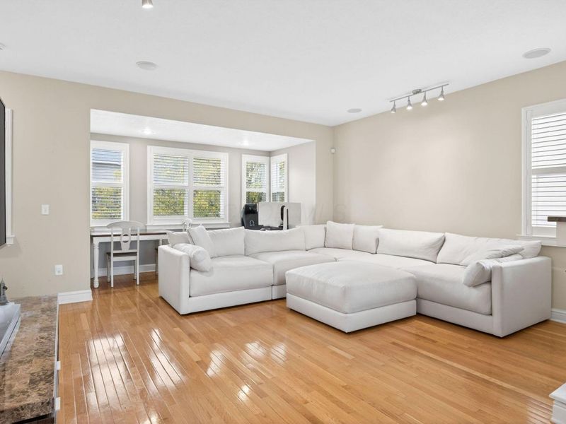 1395 Upper Green Circle, Columbus, OH 43212 Photo 9