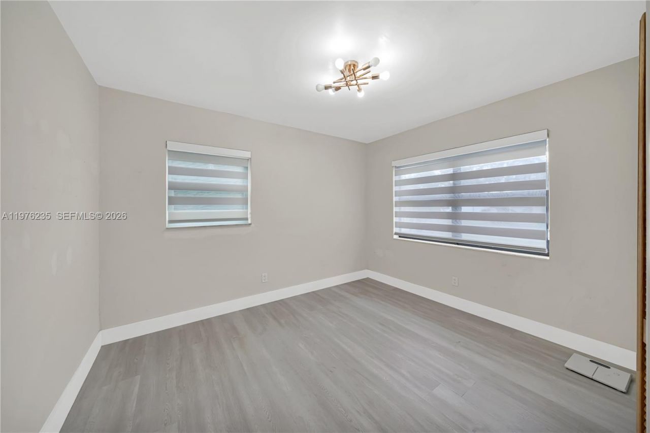 8801 SW 21st St , Miami, FL 33165 Photo