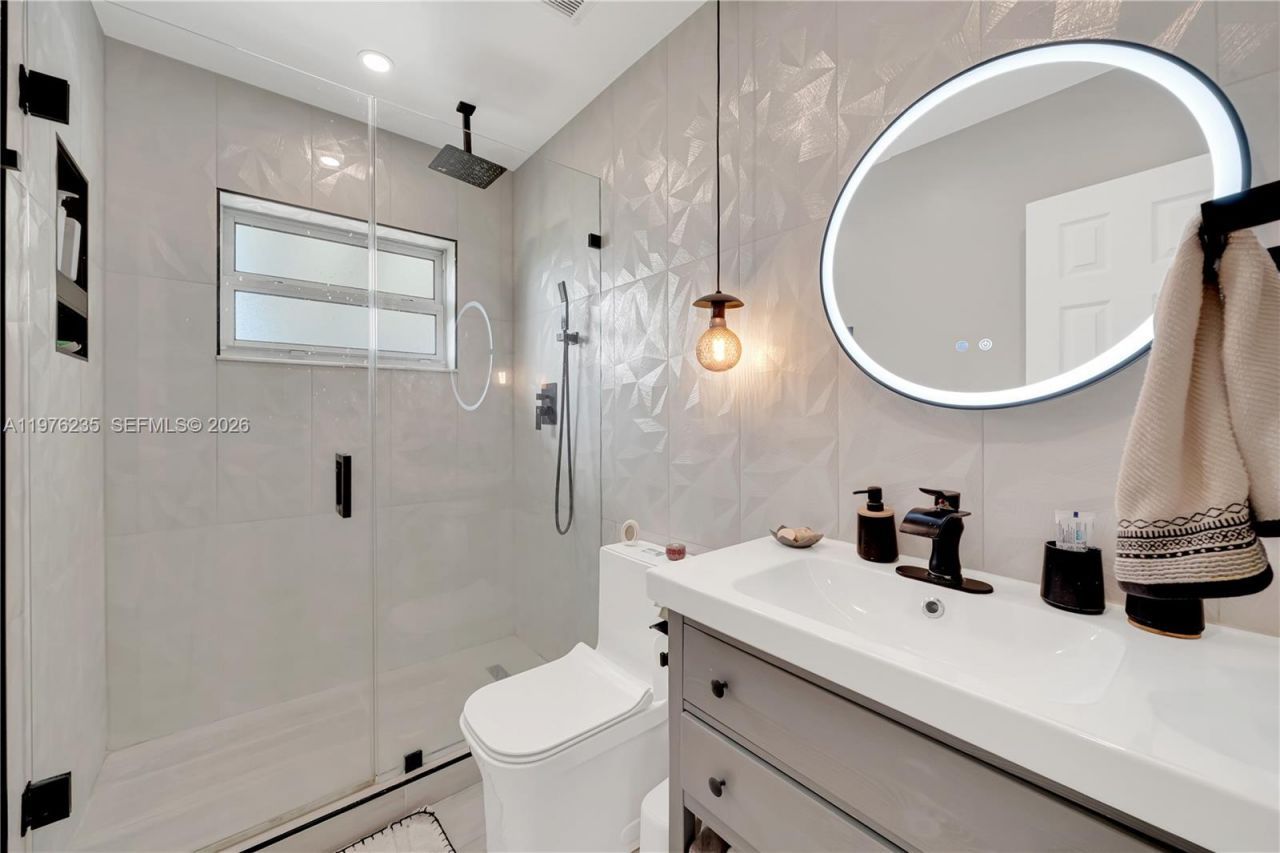 8801 SW 21st St , Miami, FL 33165 Photo