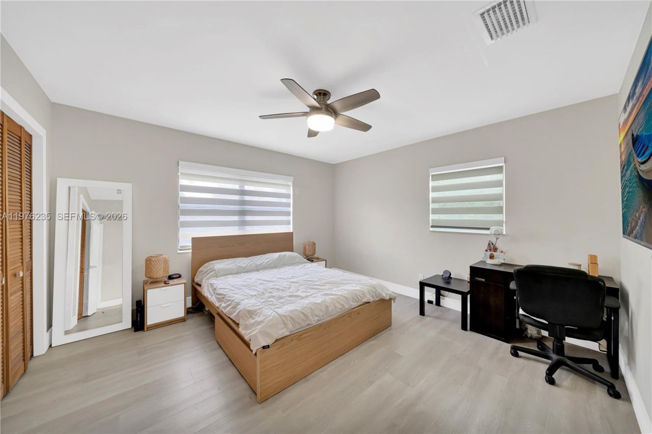 8801 SW 21st St , Miami, FL 33165 Photo