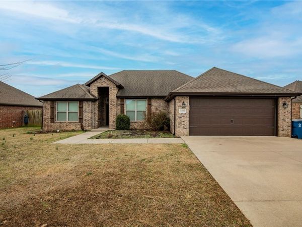 2205 SW Worthington Avenue , Bentonville, AR 72713