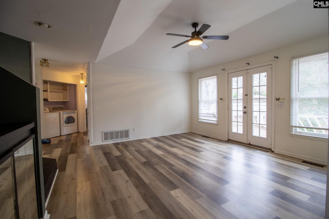 159 Darian Drive  Photo 4