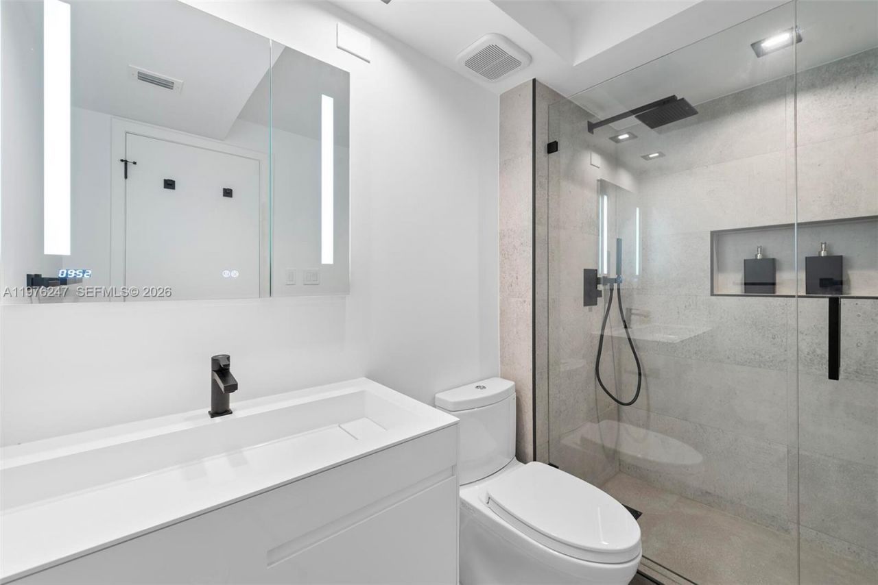 400 S Pointe Dr, Unit 2308, Miami Beach, FL 33139 Photo