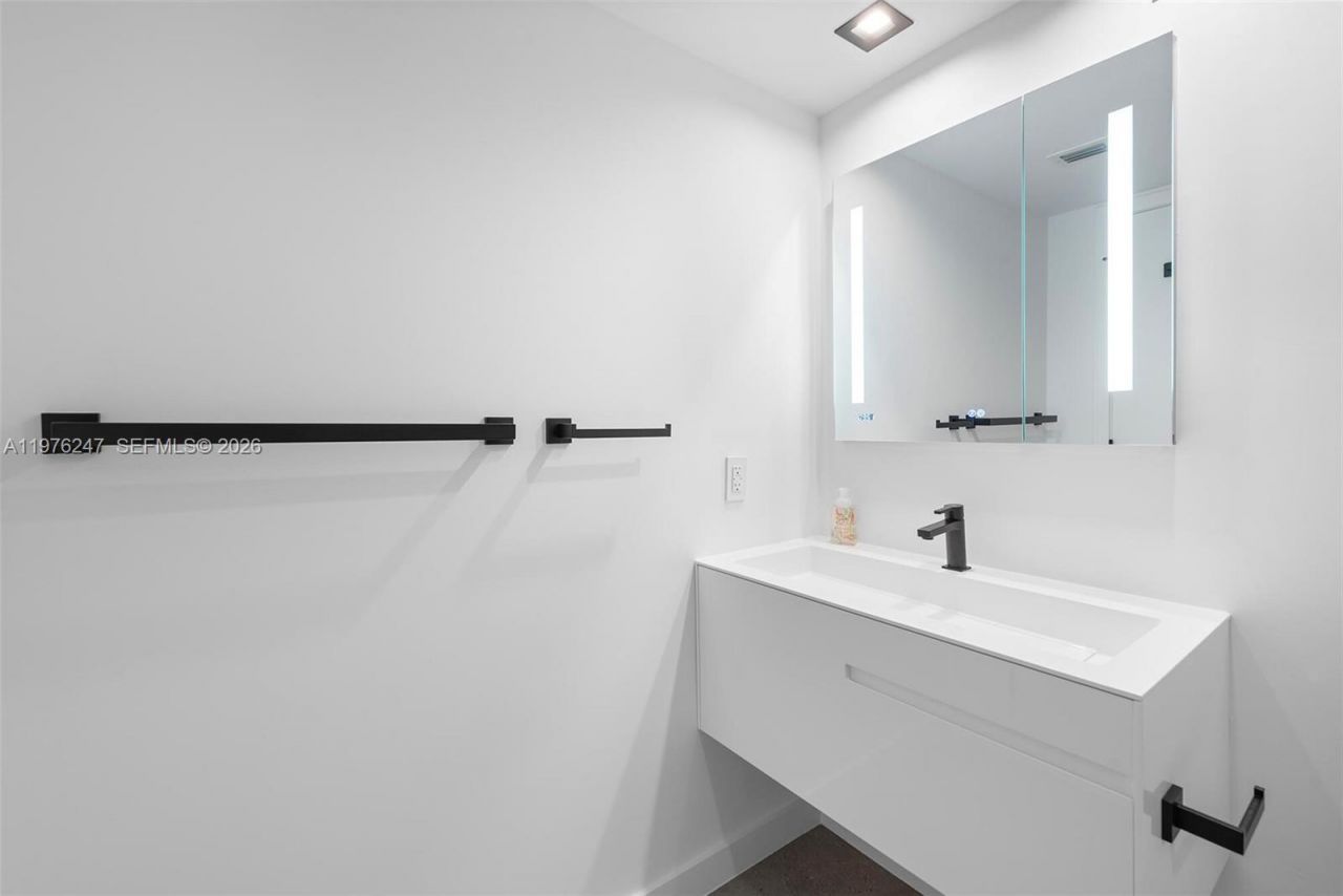 400 S Pointe Dr, Unit 2308, Miami Beach, FL 33139 Photo