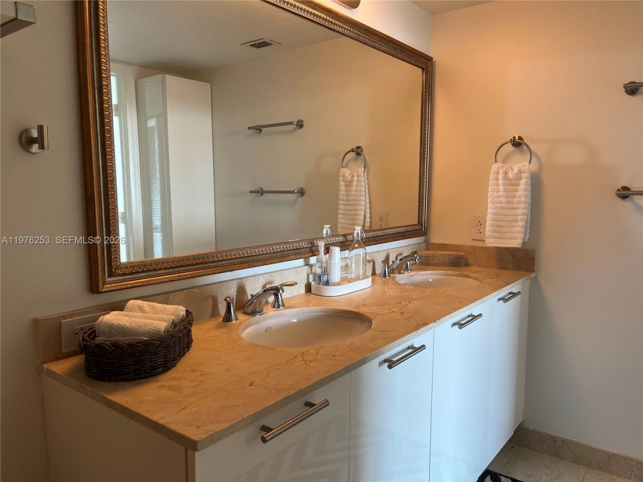 1800 N Bayshore Dr , Unit 3810, Miami, FL 33132 Photo