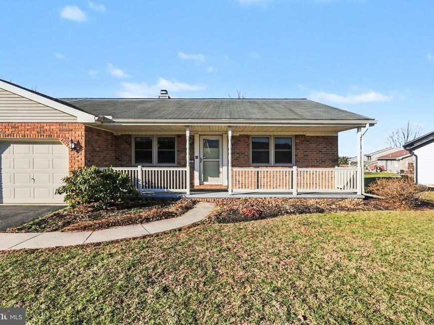 1391 Woodridge Drive, Middletown, PA 17057 Main Photo