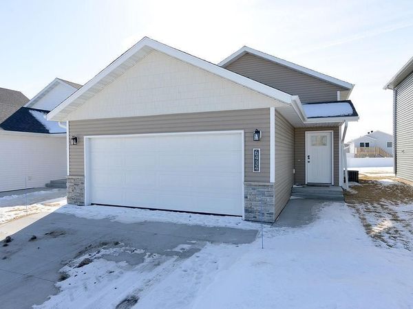 6434 82nd Avenue S, Horace, ND 58047
