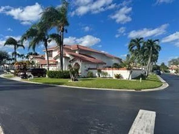 6953 Columbia Ct, Margate, FL 33063