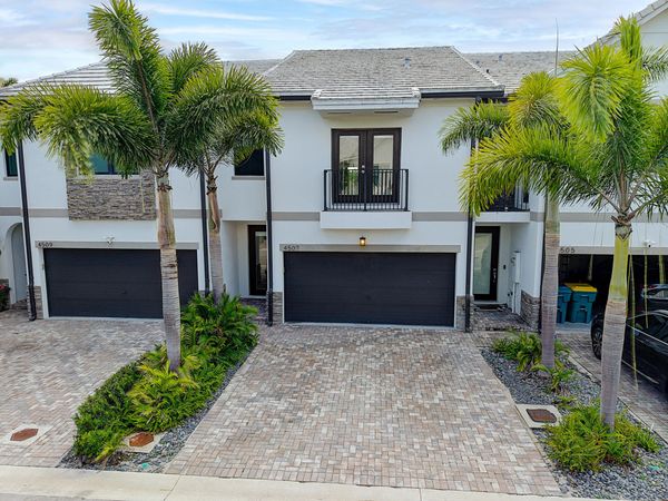4507 E Aqua Bella Lane, Fort Lauderdale, FL 33312