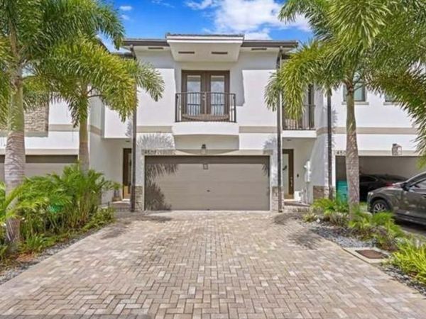 4507 E Aqua Bella Lane, Fort Lauderdale, FL 33312