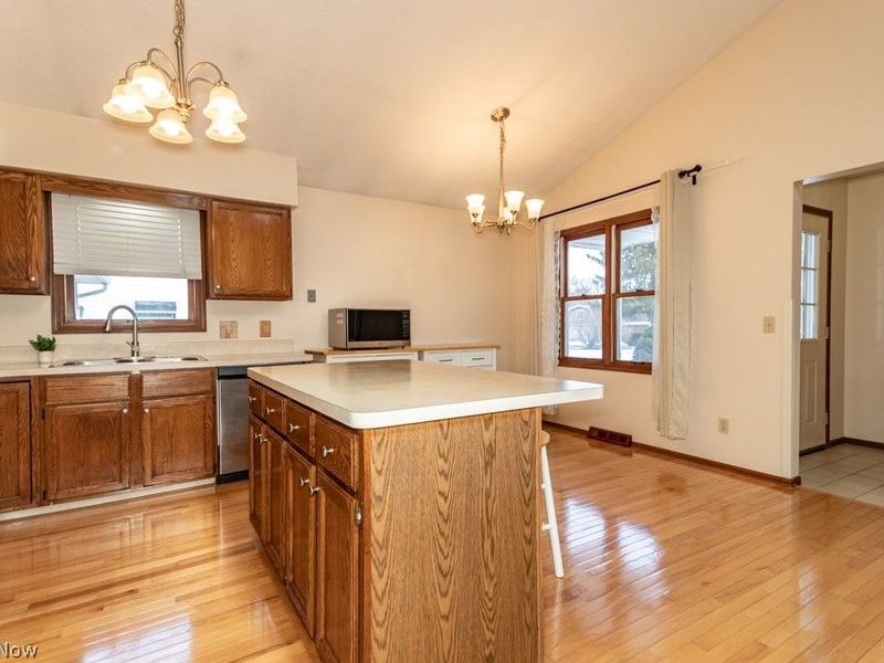 5034 Medhurst Avenue , Solon, OH 44139 Photo 11