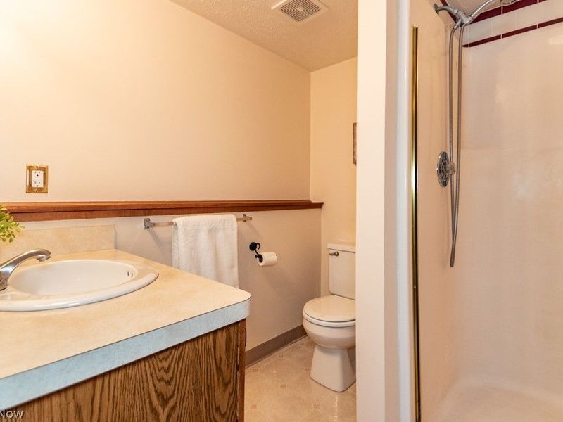 5034 Medhurst Avenue , Solon, OH 44139 Photo 17