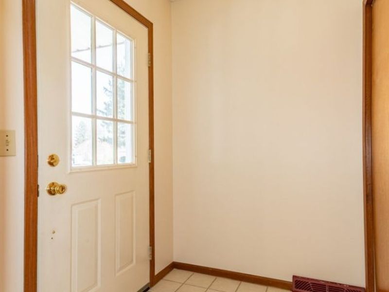 5034 Medhurst Avenue , Solon, OH 44139 Photo 3