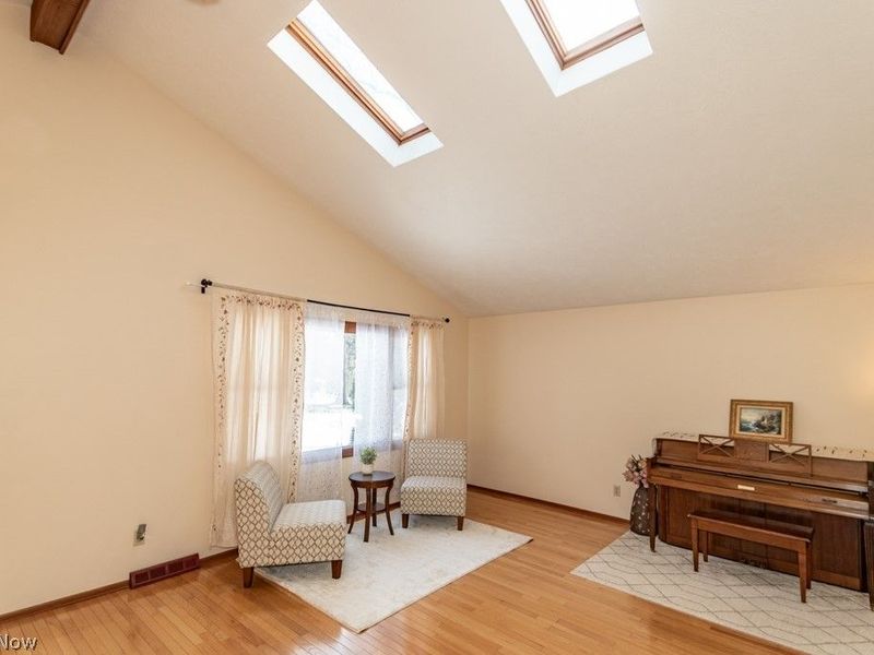 5034 Medhurst Avenue , Solon, OH 44139 Photo 5