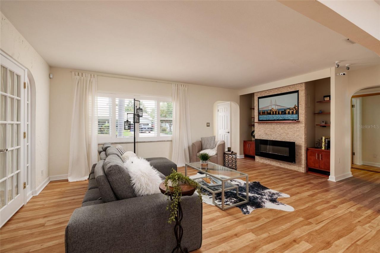 2209 Sunrise Drive Se, Saint Petersburg, FL 33705 Photo